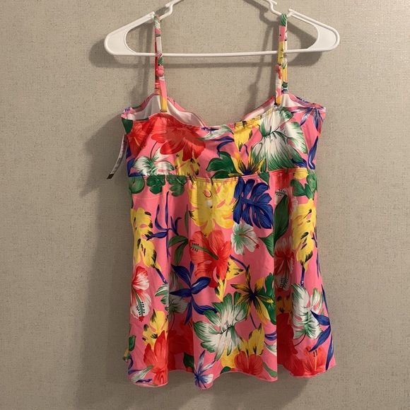 NWT IN GEAR TANKINI TOP - Picture 2 of 6